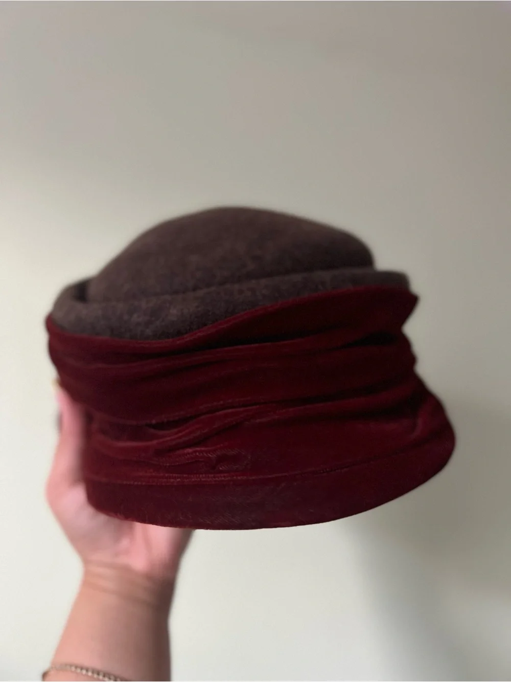 VINTAGE 1920s Style Maroon Velvet Floral Felt Cloche Bowler Bonnie Parker Hat